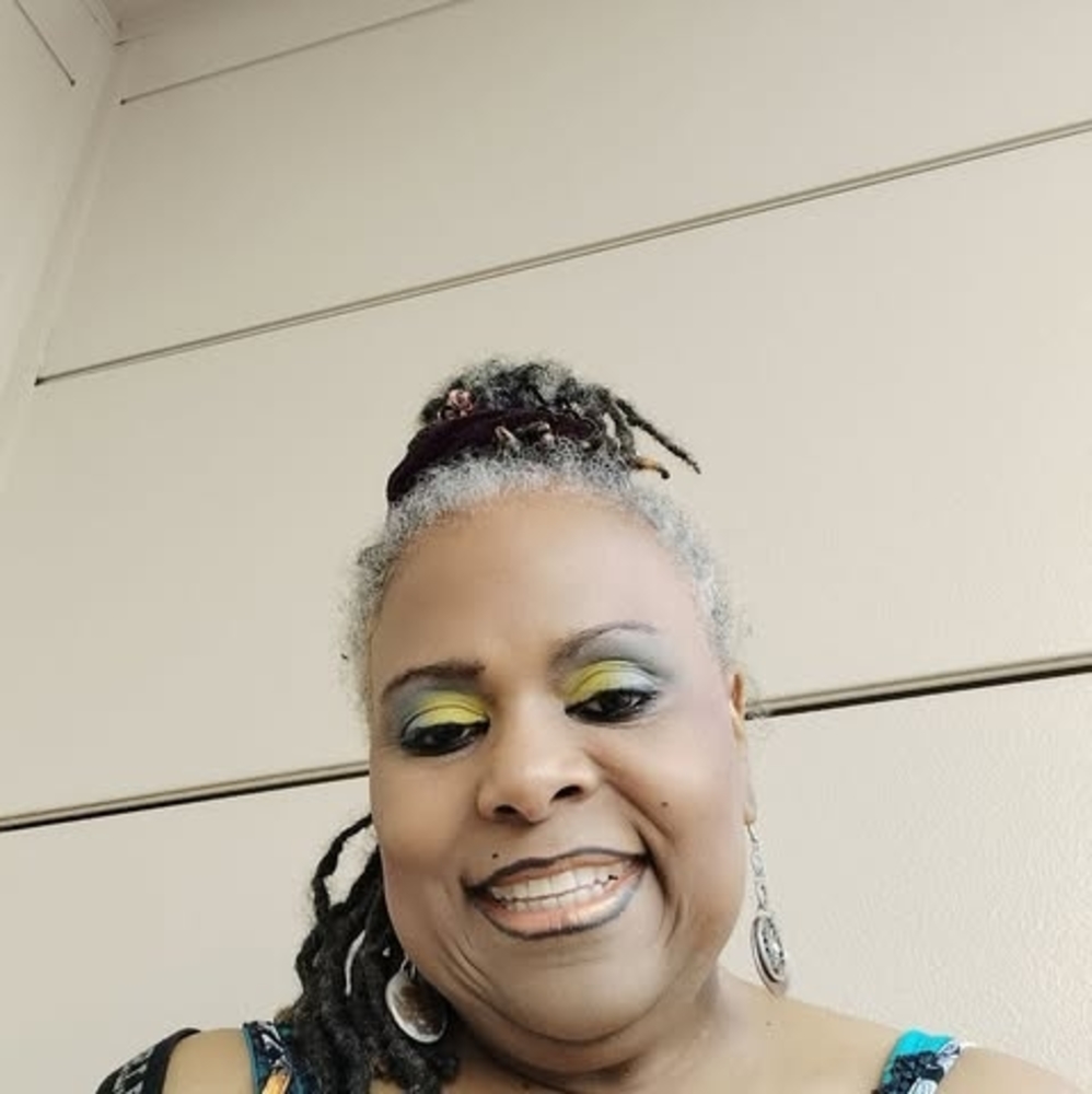 Meet your Posher, Zena